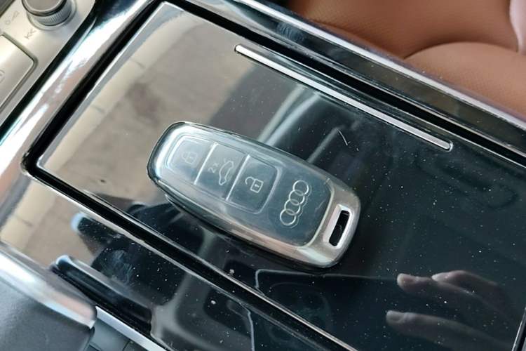Used Audi Q7 2022 55 TFSI quattro S line Sport model Vehicle Key