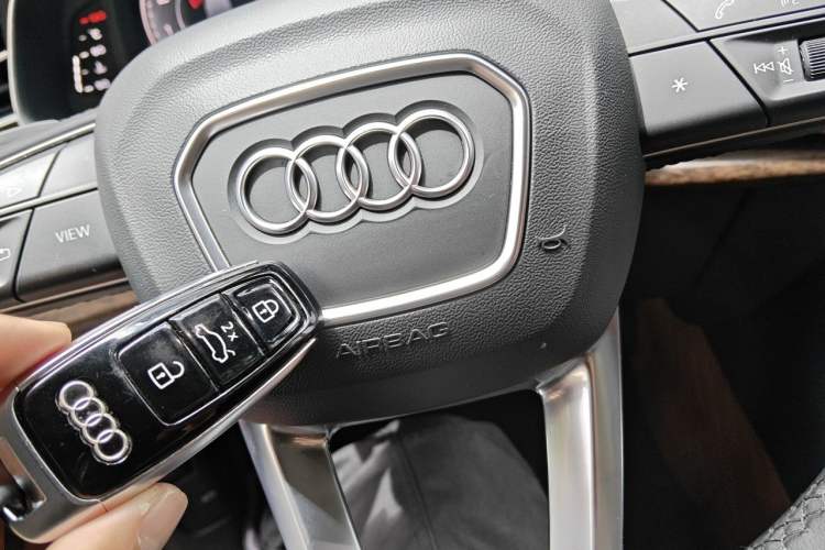 Used Audi Q7 2022 55 TFSI quattro S line Sport model Vehicle Key
