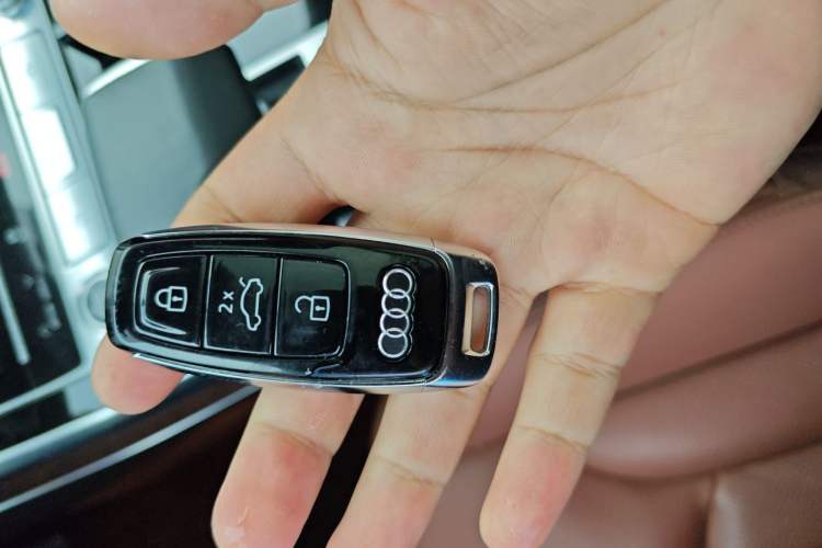 Used Audi Q7 2022 55 TFSI quattro S line Sport model Vehicle Key