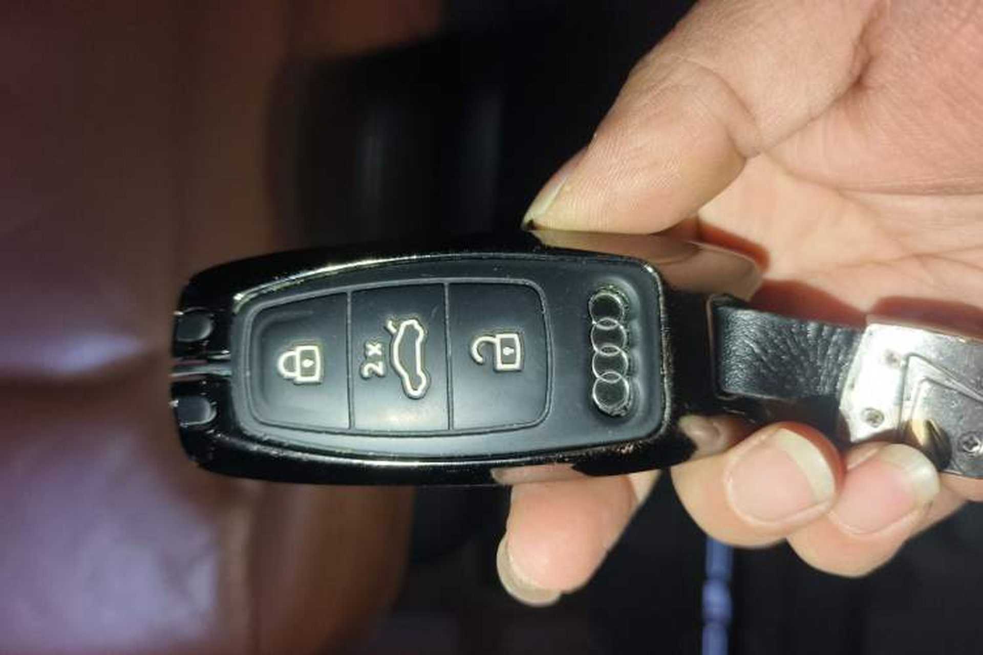 Used Audi Q7 2022 55 TFSI quattro S line Sport model Vehicle Key