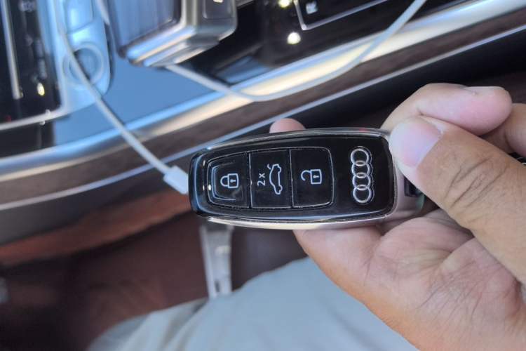 Used Audi Q7 2022 45 TFSI quattro S line Sport Edition Vehicle Key