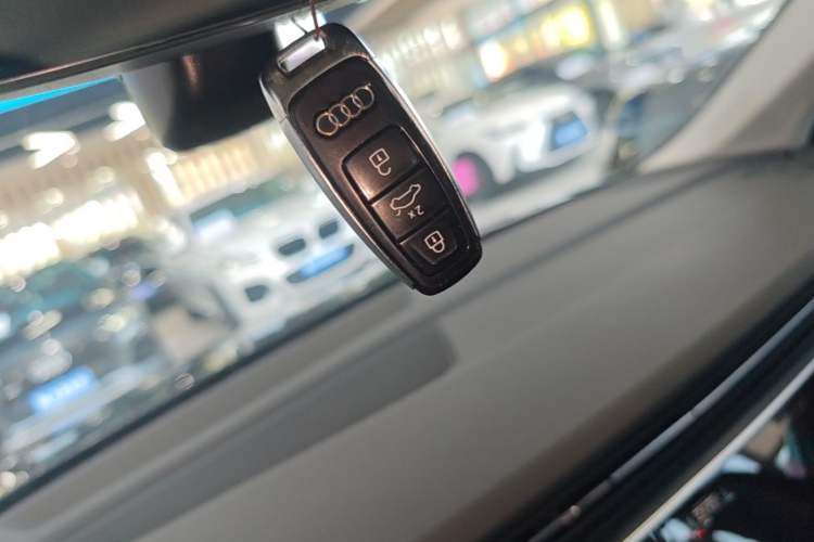 Used Audi Q7 2022 55 TFSI quattro S line Sport model Vehicle Key