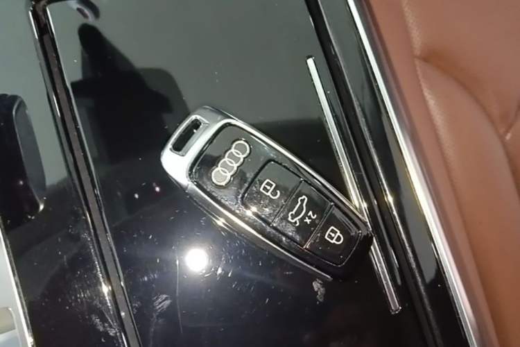 Used Audi Q7 2022 45 TFSI quattro S line Sport Edition Vehicle Key