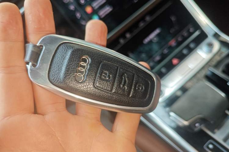 Used Audi Q7 2022 55 TFSI quattro S line Sport model Vehicle Key