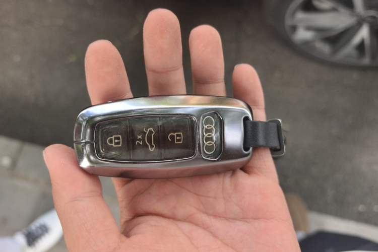 Used Audi Q7 2022 55 TFSI quattro S line Sport model Vehicle Key