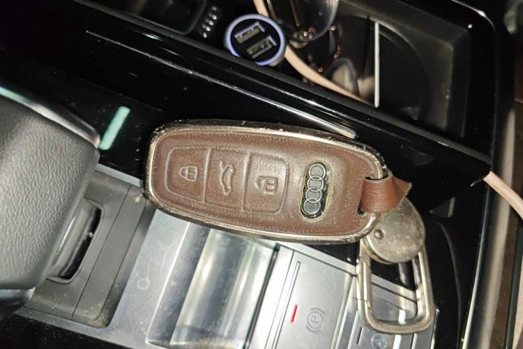 Used Audi Q7  Vehicle Key