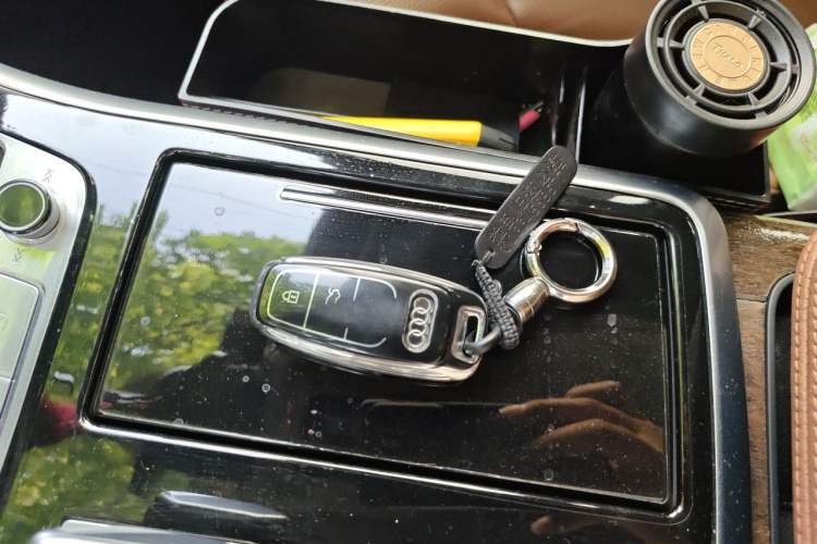 Used Audi Q7 2022 55 TFSI quattro S line Sport model Vehicle Key