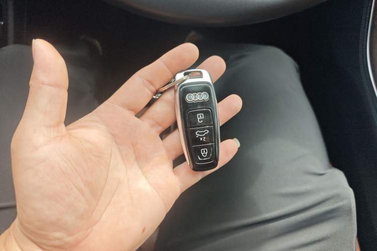 Used Audi Q7 2022 55 TFSI quattro S line Sport model Vehicle Key