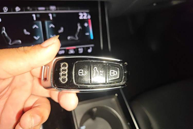 Used Audi Q7 2022 55 TFSI quattro S line Sport model Vehicle Key