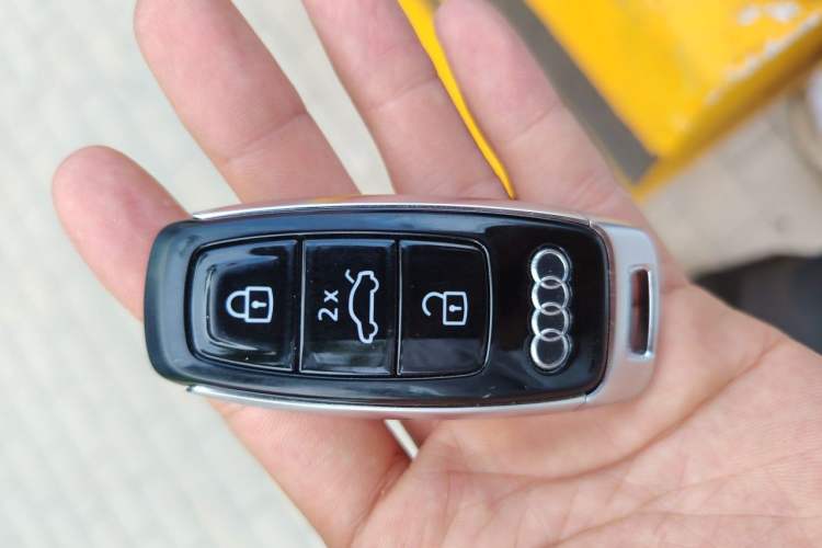 Used Audi Q7 2022 45 TFSI quattro S line Sport Edition Vehicle Key