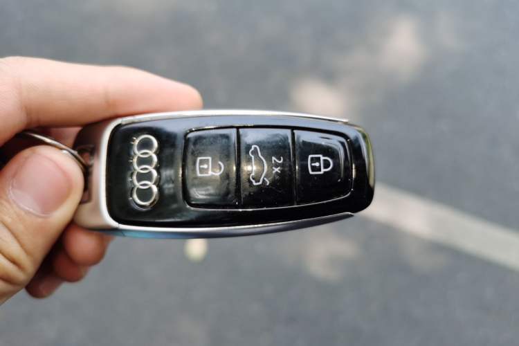 Used Audi Q7 2022 55 TFSI quattro S line Sport model Vehicle Key