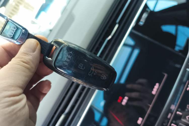 Used Audi Q7 2022 55 TFSI quattro S line Sport model Vehicle Key