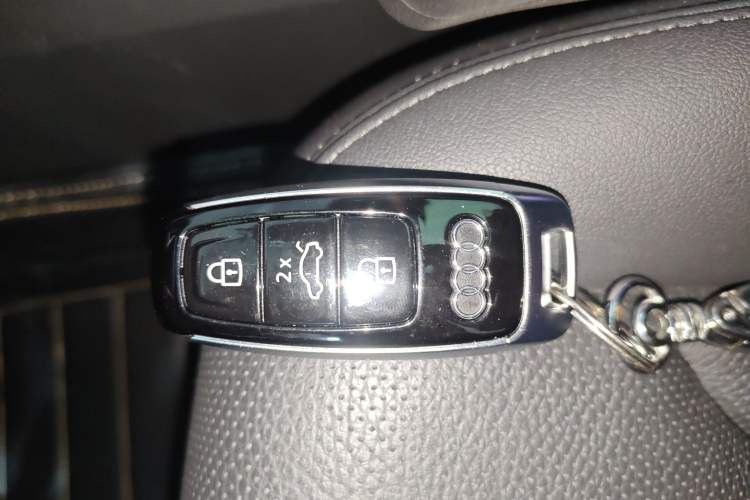 Used Audi Q7 2022 55 TFSI quattro S line Sport model Vehicle Key