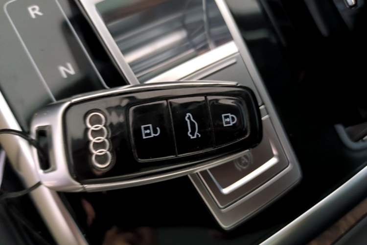 Used Audi Q7 2022 45 TFSI quattro S line Sport Edition Vehicle Key
