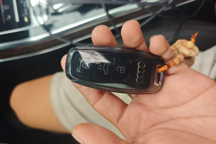 Used Audi Q7 2022 45 TFSI quattro S line Sport Edition Vehicle Key