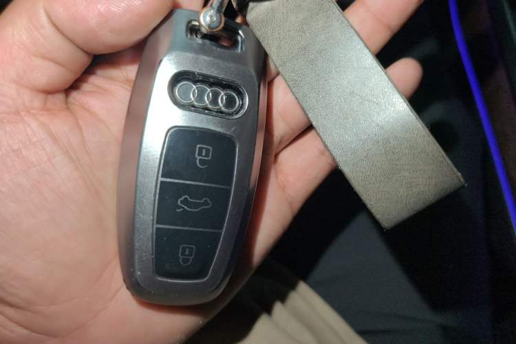 Used Audi Q7 2022 55 TFSI quattro S line Sport model Vehicle Key