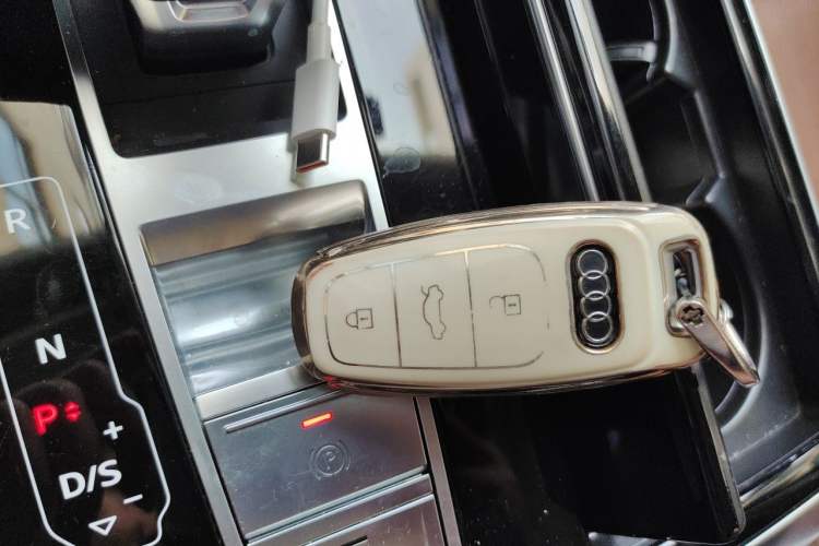 Used Audi Q7 2022 55 TFSI quattro S line Sport model Vehicle Key