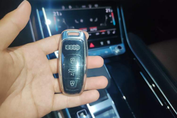 Used Audi Q7  Vehicle Key