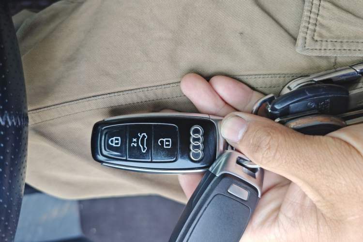 Used Audi Q7 2022 55 TFSI quattro S line Sport model Vehicle Key