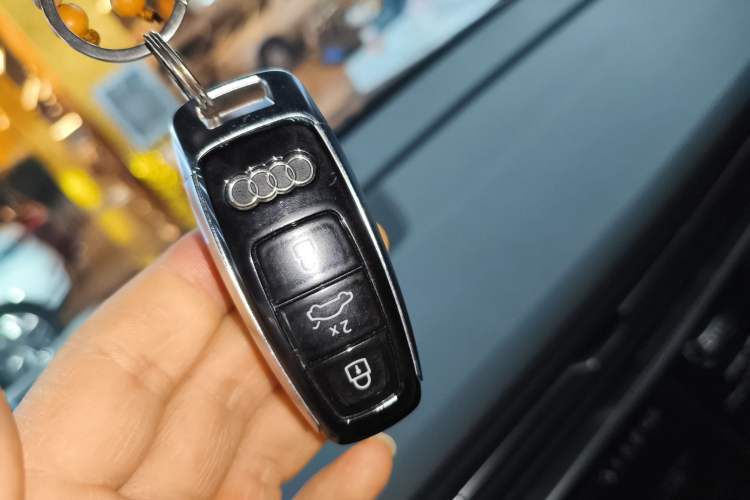 Used Audi Q7 2022 55 TFSI quattro S line Sport model Vehicle Key