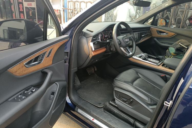 Used Audi Q7 2022 55 TFSI quattro S line Ice and Snow Sports Edition Driver Seat