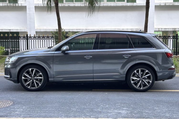 Used Audi Q7 2022 55 TFSI quattro S line Sport model Exterior 2