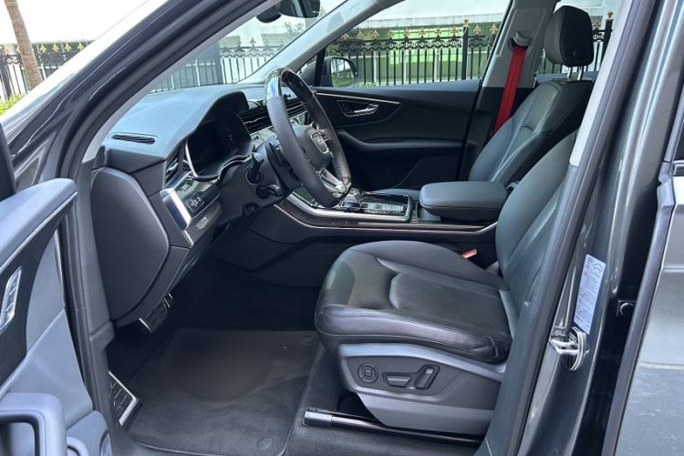 Used Audi Q7 2022 55 TFSI quattro S line Sport model Interior 1