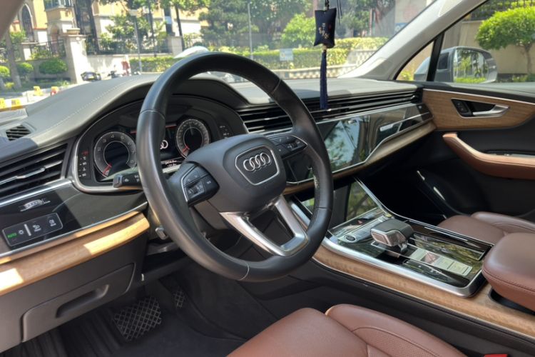 Used Audi Q7 2022 55 TFSI quattro S line Prestige Edition Interior 3