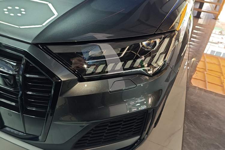 Used Audi Q7 2022 55 TFSI quattro S line Sport model Left Front Headlight
