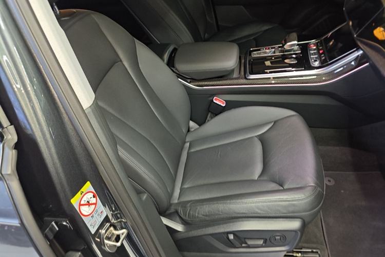 Used Audi Q7 2022 55 TFSI quattro S line Sport model Right Front Seat