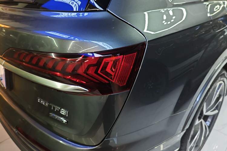 Used Audi Q7 2022 55 TFSI quattro S line Sport model Right Rear Taillight