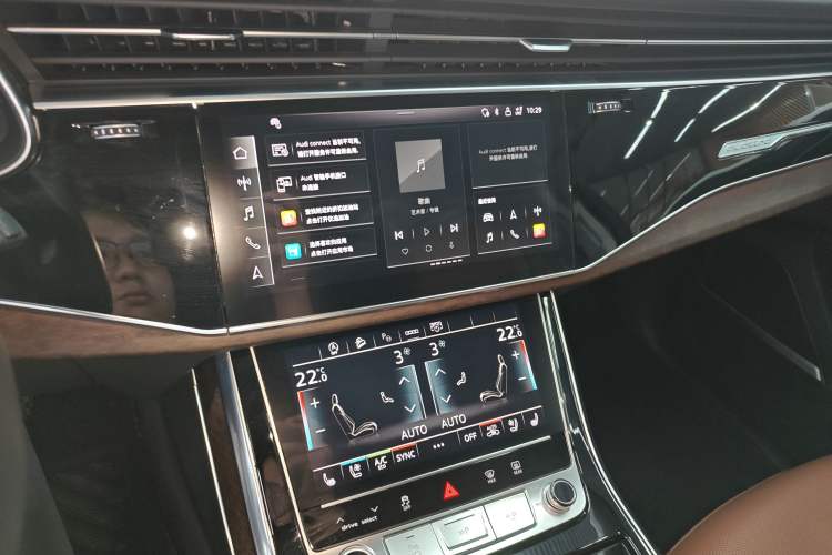 Used Audi Q7 2022 55 TFSI quattro S line Sport model Audio And AC Panel