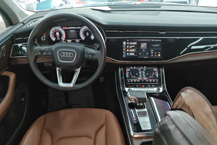 Used Audi Q7 2022 55 TFSI quattro S line Sport model Center Console