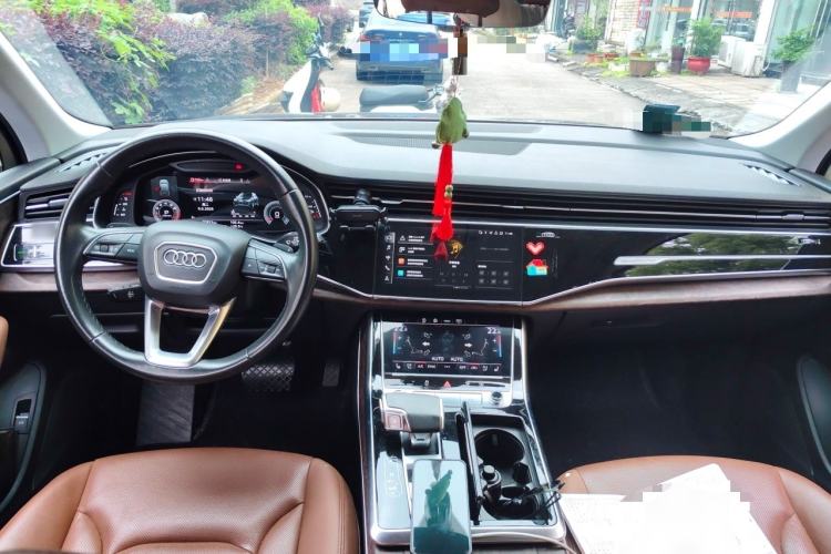 Used Audi Q7 2022 45 TFSI quattro S line Sport Edition Center Console