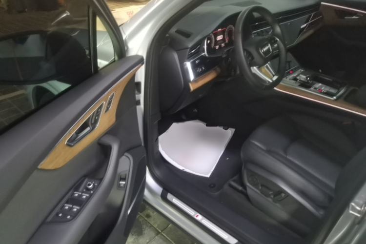 Used Audi Q7 2022 55 TFSI quattro S line Ice and Snow Sports Edition Driver Seat