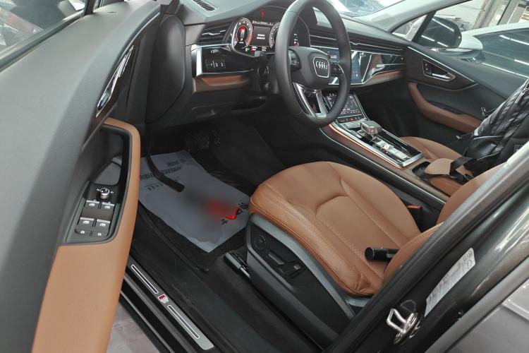 Used Audi Q7 2022 55 TFSI quattro S line Sport model Driver Seat