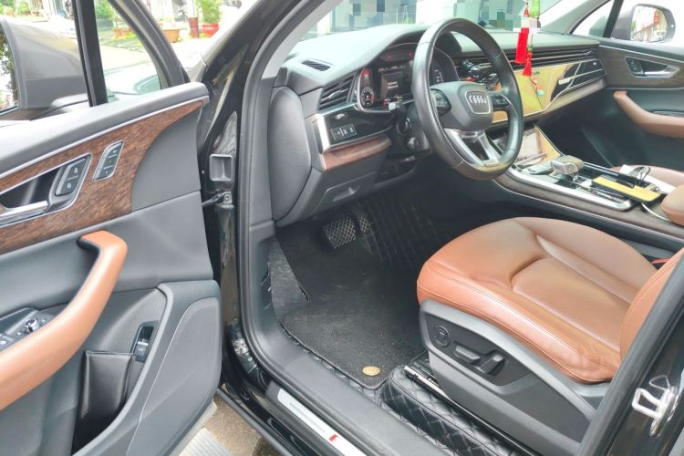 Used Audi Q7 2022 45 TFSI quattro S line Sport Edition Driver Seat
