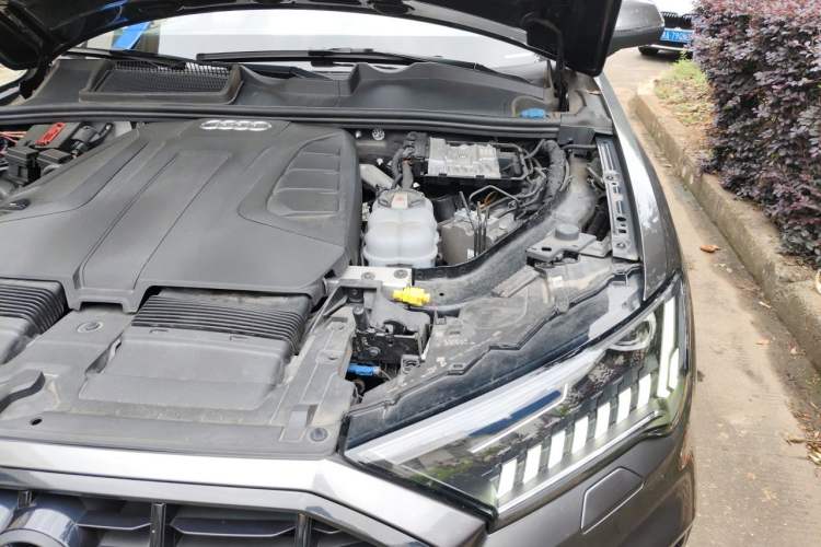 Used Audi Q7 2022 45 TFSI quattro S line Sport Edition Engine Bay Left