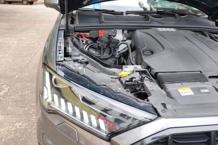 Used Audi Q7 2022 45 TFSI quattro S line Sport Edition Engine Bay Right