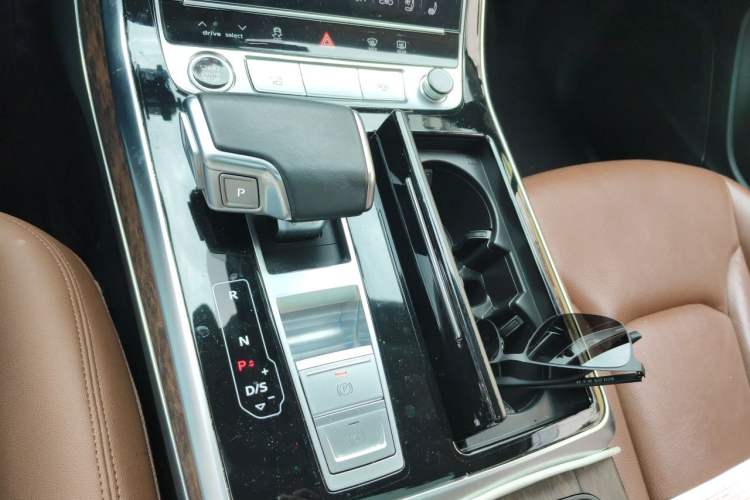 Used Audi Q7 2022 45 TFSI quattro S line Sport Edition Gear Lever