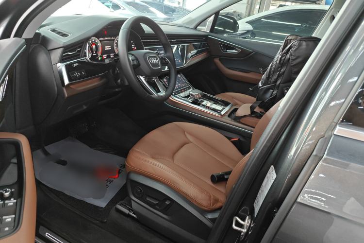 Used Audi Q7 2022 55 TFSI quattro S line Sport model Left Front Seat