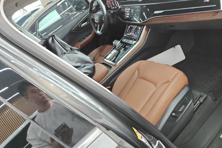 Used Audi Q7 2022 55 TFSI quattro S line Sport model Right Front Seat