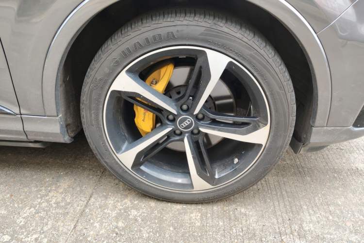 Used Audi Q7 2022 45 TFSI quattro S line Sport Edition Right Front Wheel Hub
