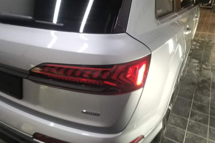 Used Audi Q7 2022 55 TFSI quattro S line Ice and Snow Sports Edition Right Rear Taillight