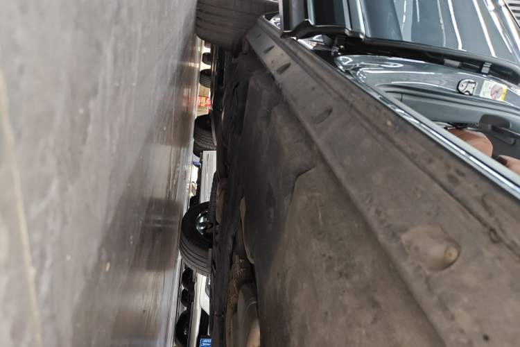 Used Audi Q7 2022 55 TFSI quattro S line Sport model Right Side Sill