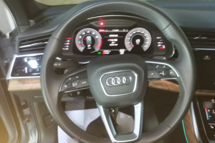 Used Audi Q7 2022 55 TFSI quattro S line Ice and Snow Sports Edition Steering Wheel