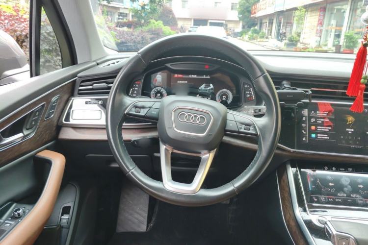 Used Audi Q7 2022 45 TFSI quattro S line Sport Edition Steering Wheel