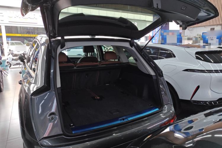 Used Audi Q7 2022 55 TFSI quattro S line Sport model Trunk