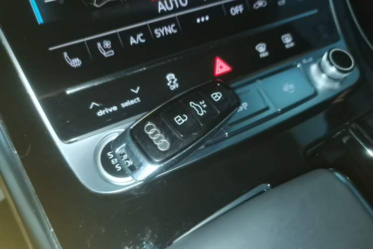 Used Audi Q7 2022 55 TFSI quattro S line Ice and Snow Sports Edition Vehicle Key