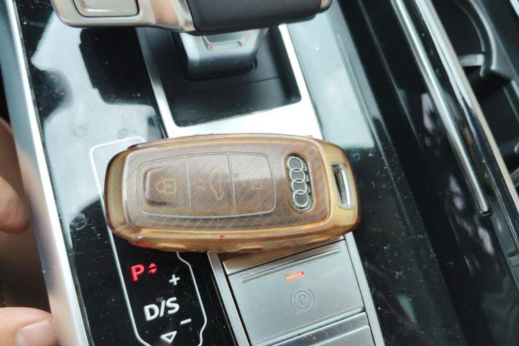 Used Audi Q7 2022 45 TFSI quattro S line Sport Edition Vehicle Key